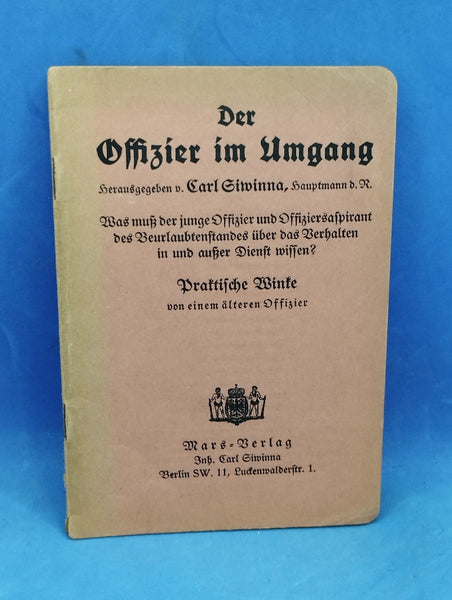 Monografie Der Offizier im Umgang : Was muß der junge Offizier und Offiziersaspirant des Beurlaubtenstandes über das Verhalten in und außer Dienst wissen? Praktische Winke von einem älteren Offizier