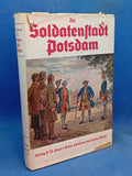 Die Soldatenstadt Potsdam. Mit dem sehr seltenen,orginalen Schutzumschlag